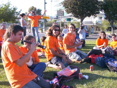 SOS Lloret ocupa simbòlicament rotonda Lloret